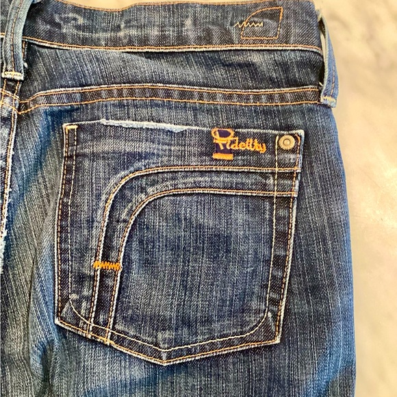 Women’s pidelity waist size 30 inseam 36 JEANS sooooo cuttteeee - Picture 2 of 3